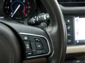 Jaguar XF (2016) thumbnail 18