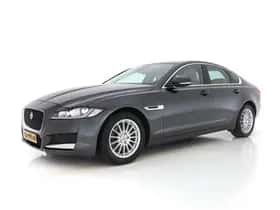 Jaguar XF (2016) thumbnail 4