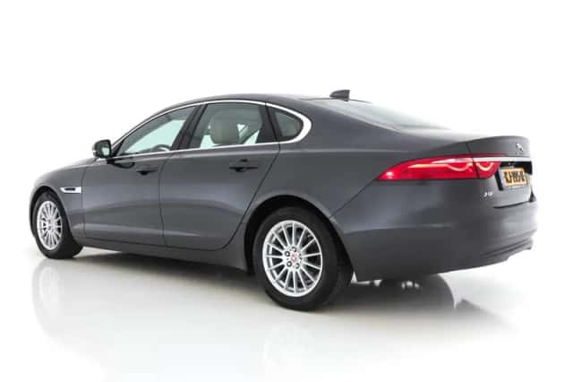 Jaguar XF (2016) thumbnail 5