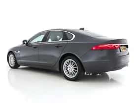 Jaguar XF (2016) thumbnail 5