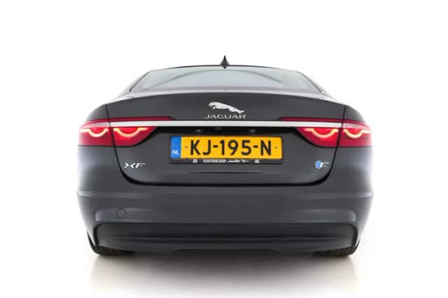 Jaguar XF (2016) thumbnail 6