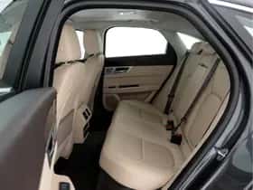 Jaguar XF (2016) thumbnail 10