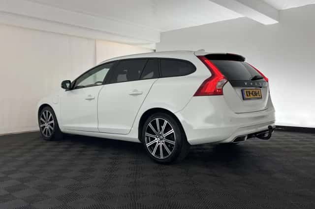 Volvo V60 (2016) thumbnail 5