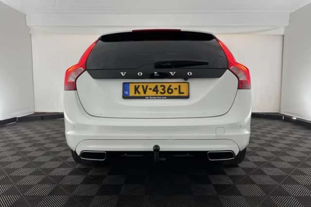 Volvo V60 (2016) thumbnail 6