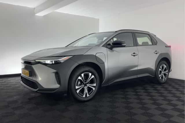 Toyota bZ4X (2024) thumbnail 4