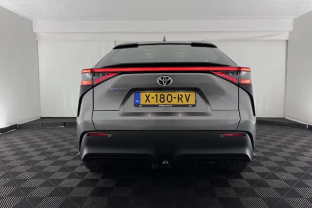 Toyota bZ4X (2024) thumbnail 6