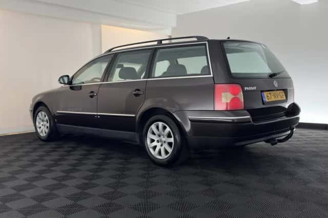 Volkswagen Passat (2004) thumbnail 5