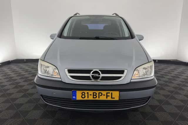 Opel Zafira (2004) thumbnail 3