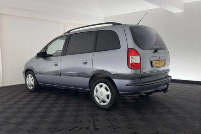 Opel Zafira (2004) thumbnail 5