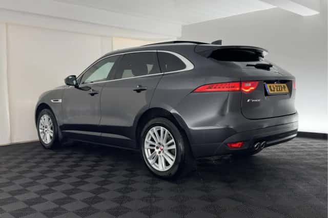 Jaguar F-Pace (2016) thumbnail 5