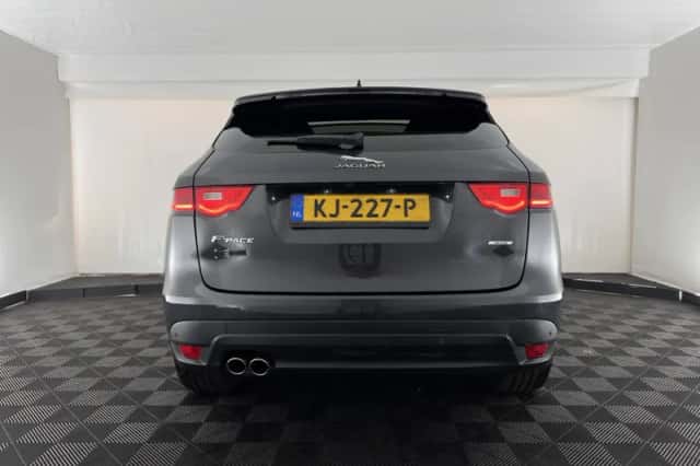 Jaguar F-Pace (2016) thumbnail 6