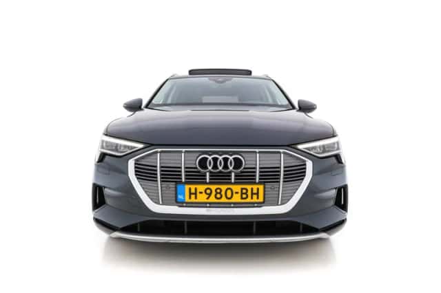 Audi e-tron (2019) thumbnail 2