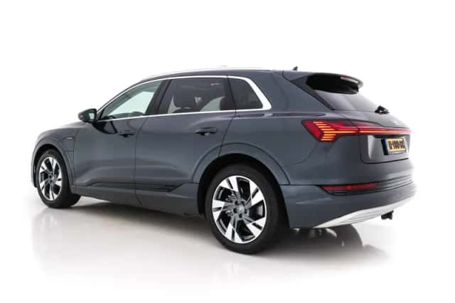 Audi e-tron (2019) thumbnail 4