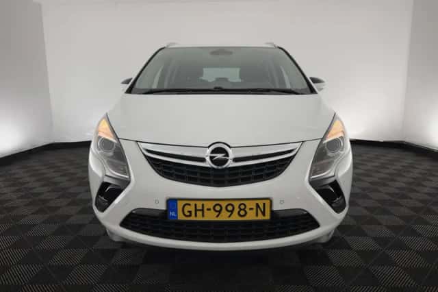 Opel Zafira Tourer (2015) thumbnail 3
