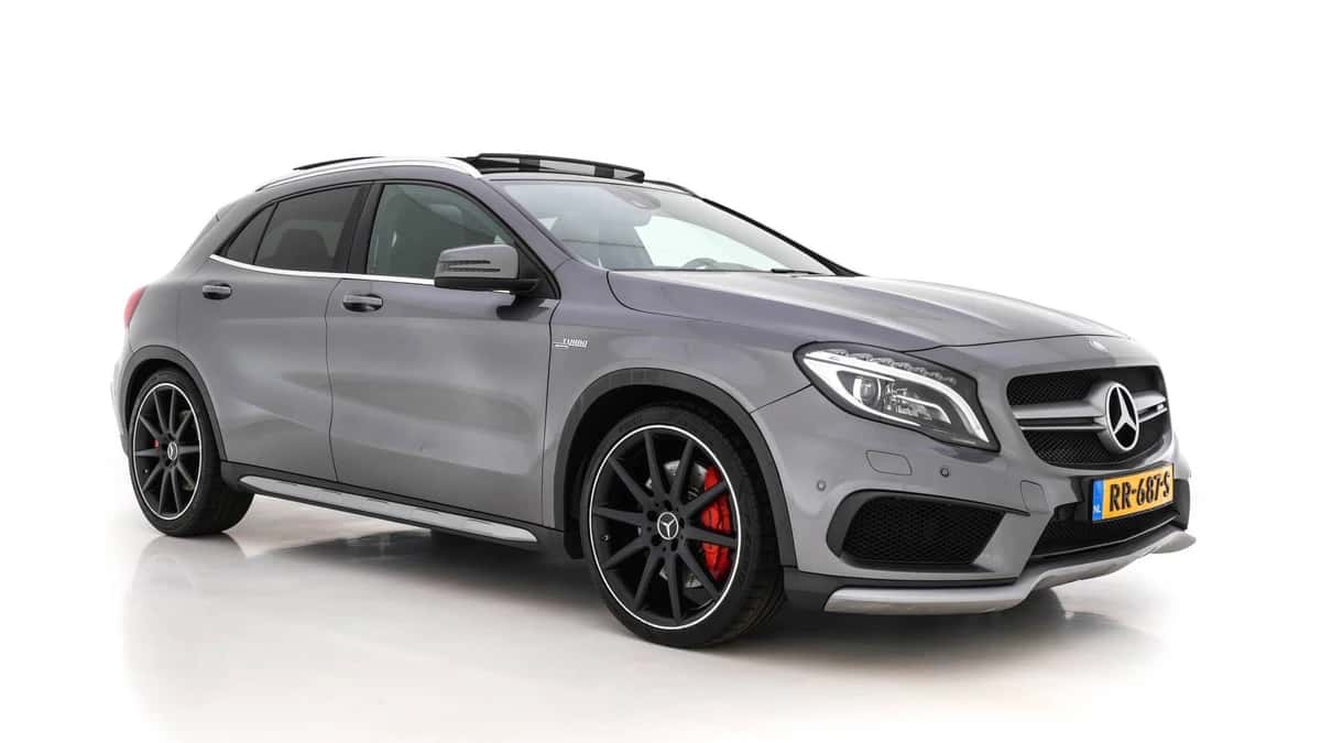 Mercedes-Benz GLA (2015) — foto 1