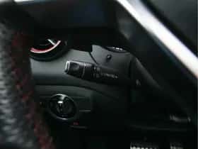 Mercedes-Benz GLA (2015) thumbnail 23