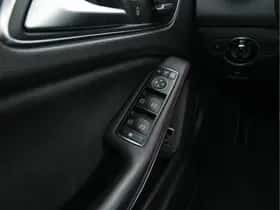 Mercedes-Benz GLA (2015) thumbnail 26