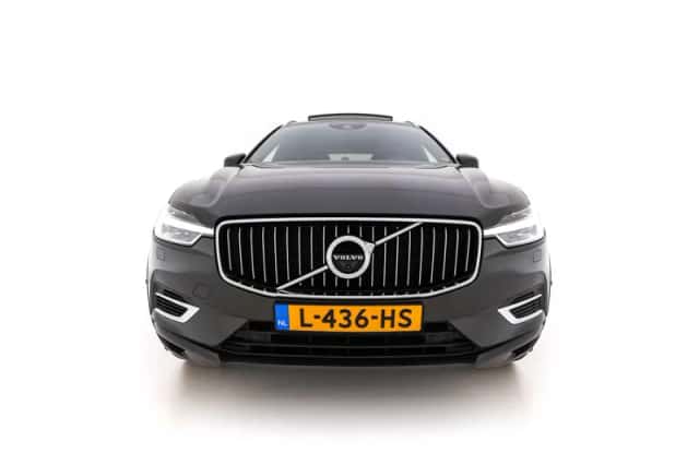 Volvo XC60 (2019) thumbnail 3