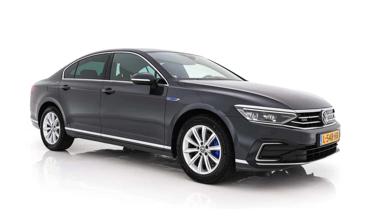 Volkswagen Passat (2021) — foto 1