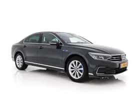 Volkswagen Passat (2021) thumbnail 1