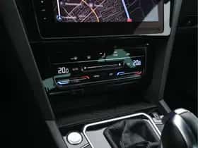 Volkswagen Passat (2021) thumbnail 14