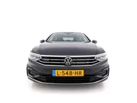 Volkswagen Passat (2021) thumbnail 3