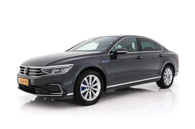 Volkswagen Passat (2021) thumbnail 4