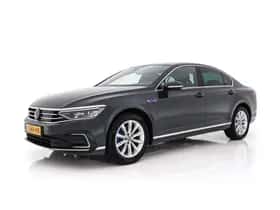 Volkswagen Passat (2021) thumbnail 4