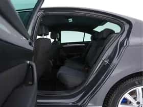 Volkswagen Passat (2021) thumbnail 10
