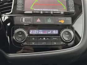 Mitsubishi Outlander (2014) thumbnail 16