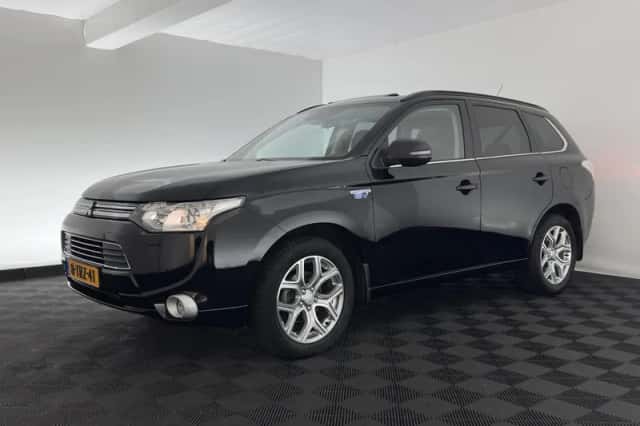 Mitsubishi Outlander (2014) thumbnail 4