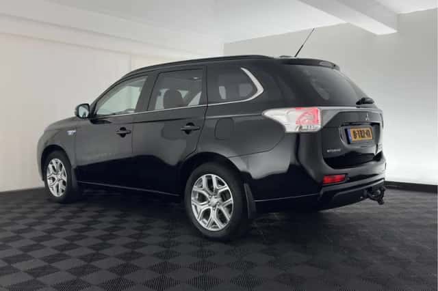 Mitsubishi Outlander (2014) thumbnail 5