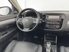Mitsubishi Outlander (2014) thumbnail 9