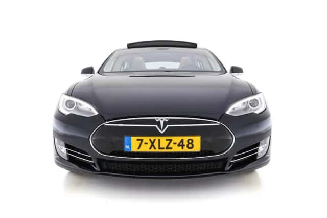 Tesla Model S (2014) thumbnail 3