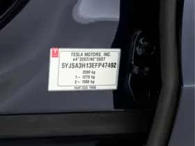 Tesla Model S (2014) thumbnail 30