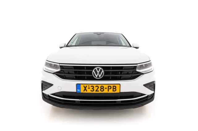 Volkswagen Tiguan (2024) thumbnail 3