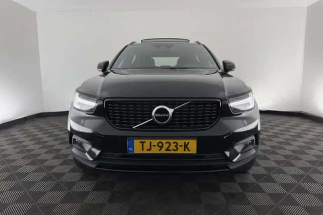 Volvo XC40 (2018) thumbnail 3