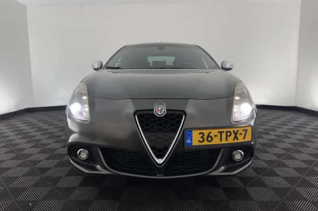 Alfa Romeo Giulietta (2012) thumbnail 3