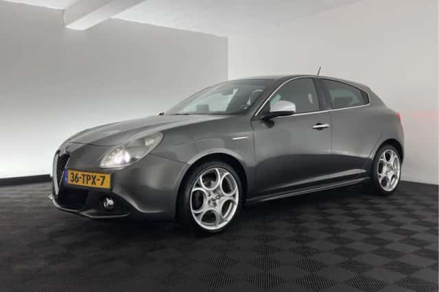 Alfa Romeo Giulietta (2012) thumbnail 4