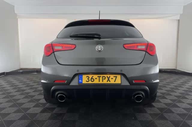 Alfa Romeo Giulietta (2012) thumbnail 6