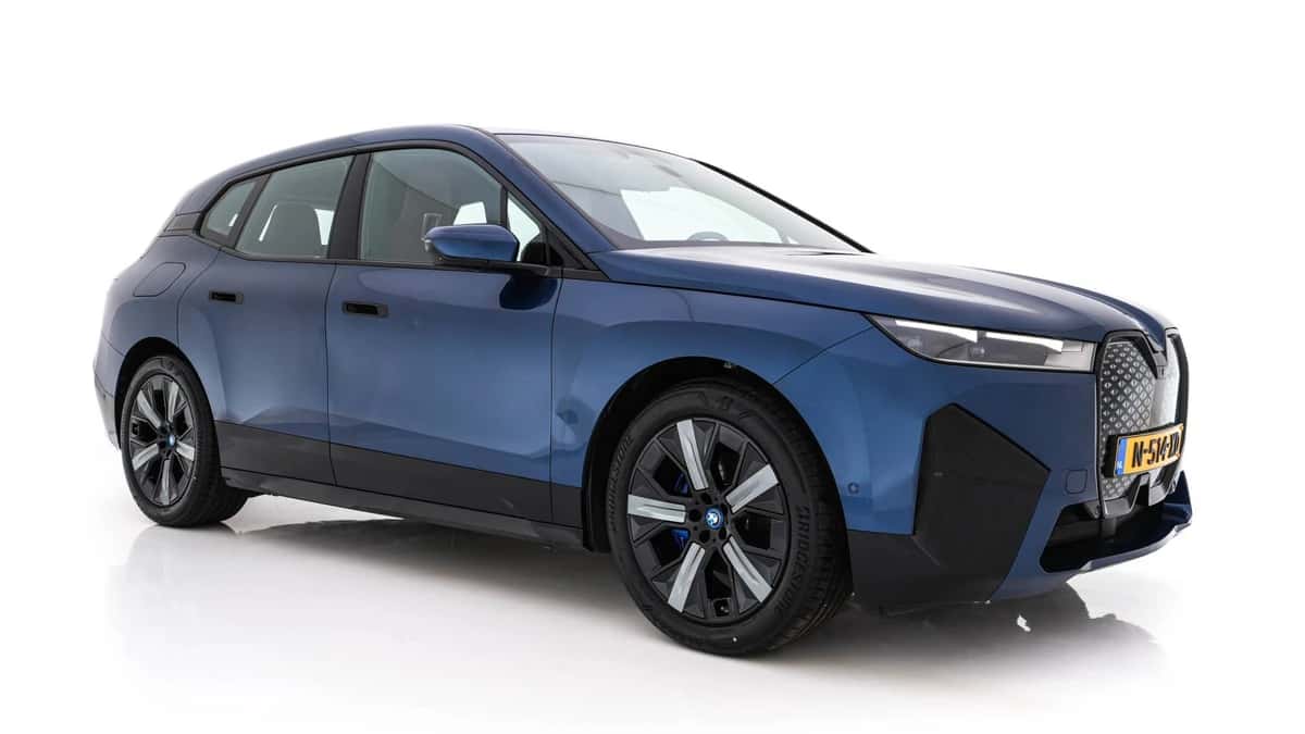 BMW iX (2021) — foto 1