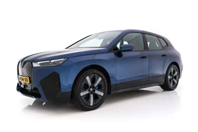 BMW iX (2021) thumbnail 4