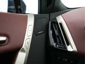 BMW iX (2021) thumbnail 31