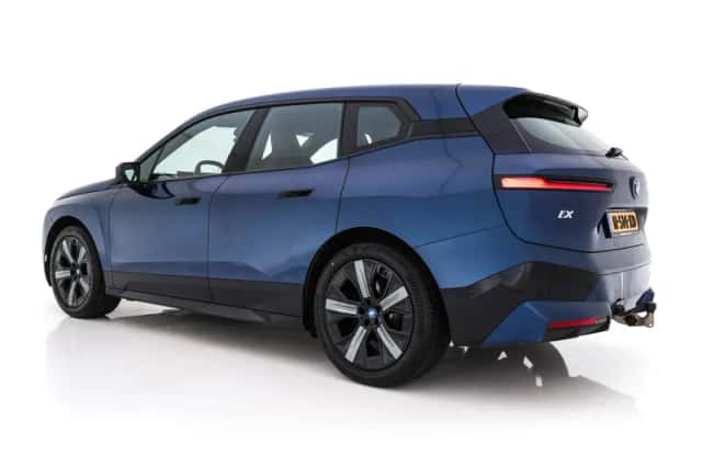 BMW iX (2021) thumbnail 5