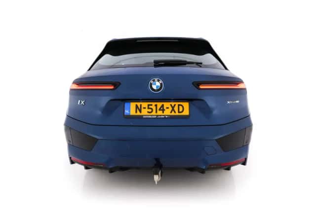 BMW iX (2021) thumbnail 6
