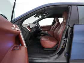 BMW iX (2021) thumbnail 9