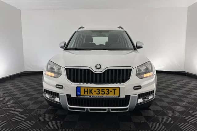 Škoda Yeti (2015) thumbnail 3