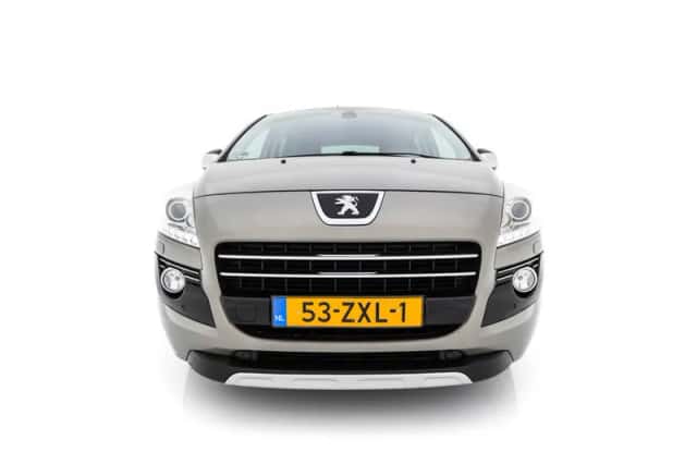 Peugeot 3008 (2013) thumbnail 3