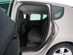 Peugeot 3008 (2013) thumbnail 10