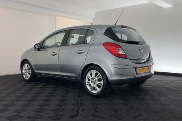 Opel Corsa (2012) thumbnail 4